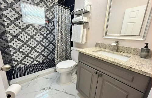 Bearss Plaza Apartment | #18 Tampa Stone king bed 2/1 unit 2301