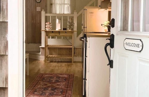 Fayetteville Apartment | In-Law Suite w/Kitchenette, Clawfoot Tub