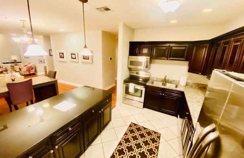 French Quarter Apartment | NOLA CITY CONDO!