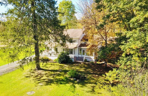 Camptown House | Lake House ~ Outdoor ~ Escape