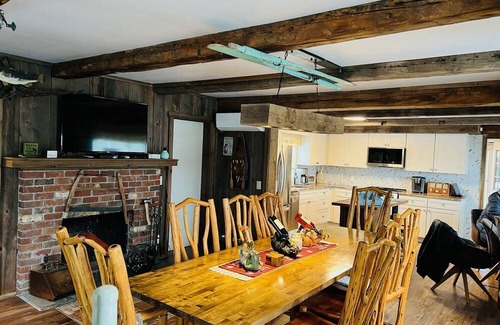 Camptown House | Lake House ~ Outdoor ~ Escape