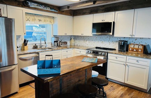 Camptown House | Lake House ~ Outdoor ~ Escape