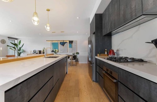 Fernhill House | Luxury Away - Belle Vue-AC-Fireplace-BBQ