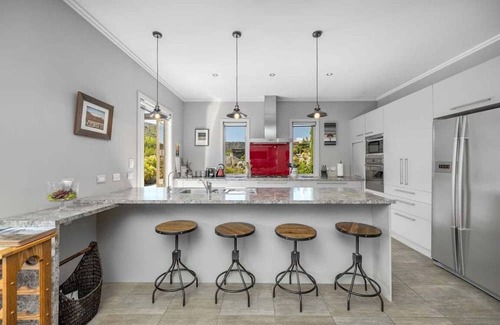Arrowtown House | Luxury Away - Arrowbrae-Fireplace-Free Parking-BBQ
