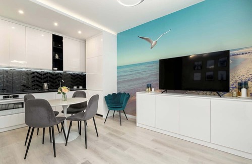 Zaspa Apartment | Hallera 132 Gdansk | Chic Apartment for 4 Guests | Balcony | Parking