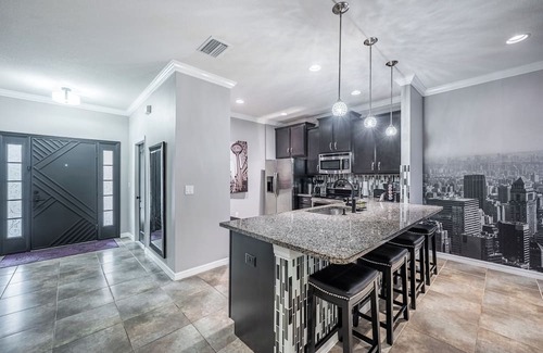 Bearss Plaza House | LUXURIOUS LIVING incl. Pool, Gym, Sauna, Jogging Trails & More