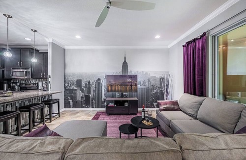 Bearss Plaza House | LUXURIOUS LIVING incl. Pool, Gym, Sauna, Jogging Trails & More