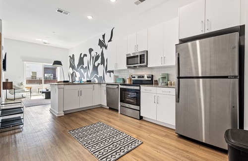 East Side Apartment | Modern Apt in Grant Park Steps from BeltLine with Free Secure Garage Parking