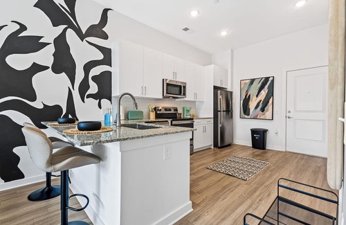 East Side Apartment | Modern Apt in Grant Park Steps from BeltLine with Free Secure Garage Parking