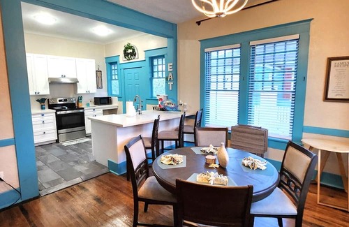 Galveston House | 7 Guests Galveston Coastal Retreat - 3Blks from the Beach! with WiFi, AC