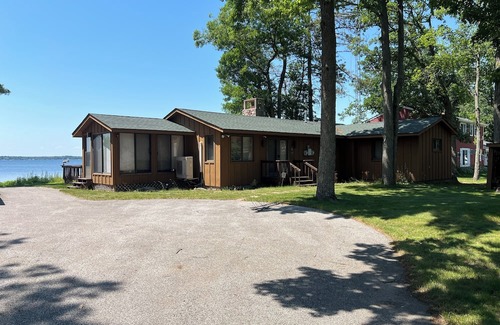 Sturgeon Lake Cabin | Charming 2-bedroom cabin in serene Sturgeon Lake with AC