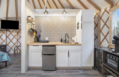 Sears Cabin | Secluded Luxury Glamping Compound - Wood-Fired Tub