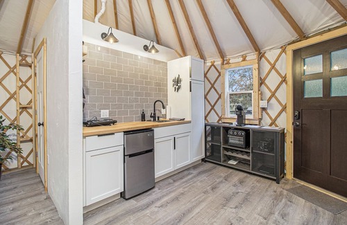 Sears Cabin | Secluded Luxury Glamping Compound - Wood-Fired Tub