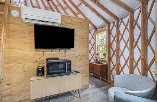 Sears Cabin | Secluded Luxury Glamping Compound - Wood-Fired Tub