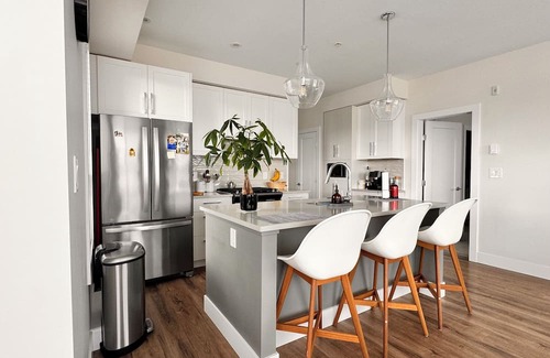 Abbotsford Apartment | Ventura In Downtown, walking distance to all essentials.