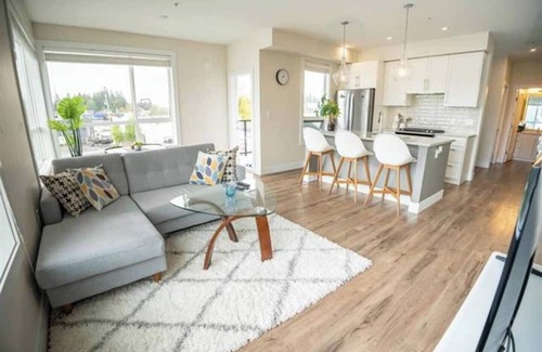 Abbotsford Apartment | Ventura In Downtown, walking distance to all essentials.