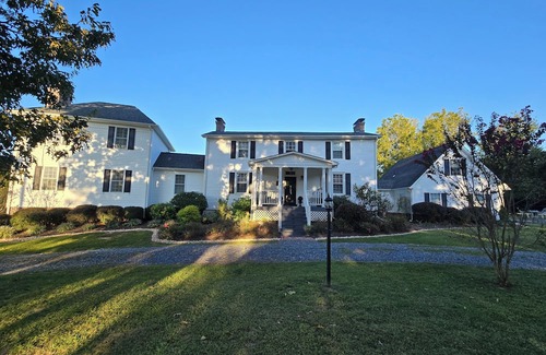 Andersonville House | Historic Farmhouse in the Dillwyn countryside. Not far from Farmville.