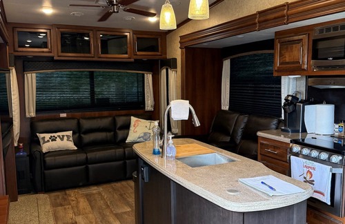 Pierre RV Rental | 2-bedroom campground in peaceful West Prairie with AC/Heat