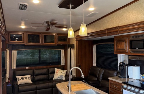 Pierre RV Rental | 2-bedroom campground in peaceful West Prairie with AC/Heat