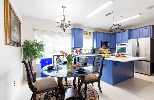 Allen House | Charming 3-bedroom guest house with WiFi, AC in tranquil Allen