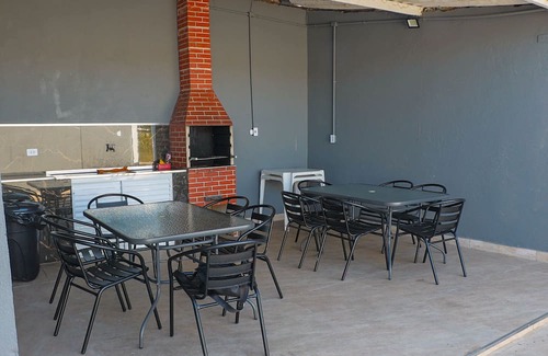 Peruibe House | Casa completa com piscina e churrasq, pet friendly