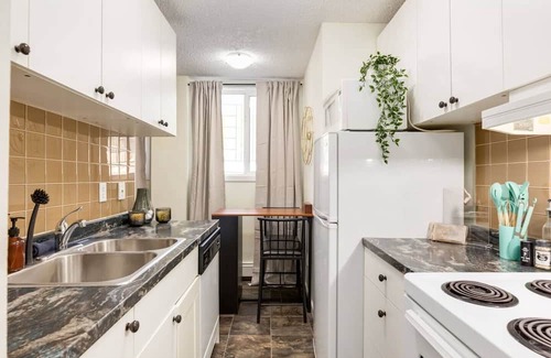 Crescent Heights Apartment | This apartment is a 1 bedroom(s), 1 bathrooms, located in Calgary, AB.
