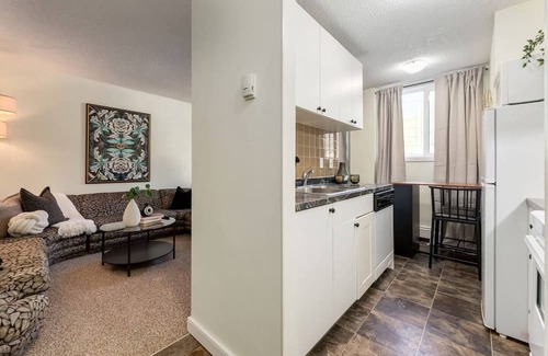 Crescent Heights Apartment | This apartment is a 1 bedroom(s), 1 bathrooms, located in Calgary, AB.