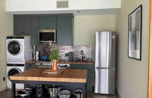 Malibu Apartment | Malibu Mid Century Ocean Breeze Minutes to Beach