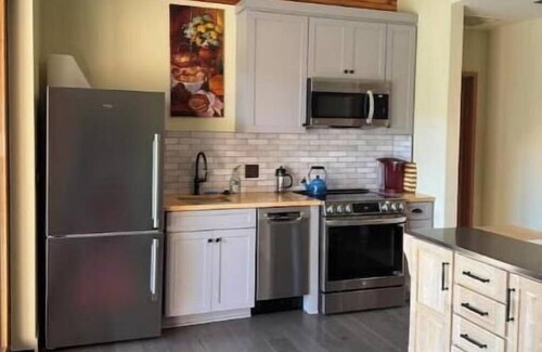 Malibu Apartment | Canyon View Apartment minutes from MALIBU beaches