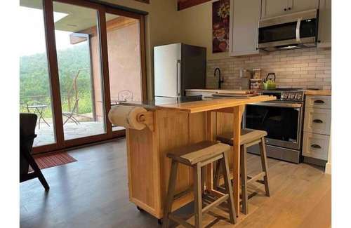 Malibu Apartment | Canyon View Apartment minutes from MALIBU beaches