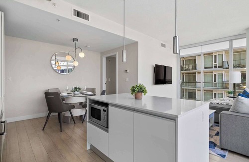 Victoria Park Apartment | Getaway 2BR Suite w/ Views | Steps to Stampede Park