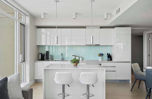 Victoria Park Apartment | Getaway 2BR Suite w/ Views | Steps to Stampede Park