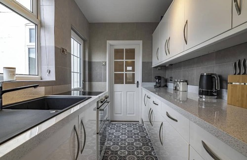 Eastwood House | Barber House by Proximity Short Stays