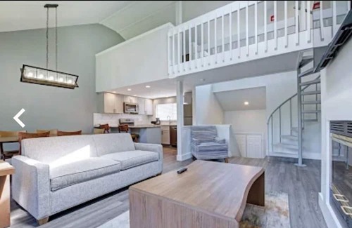 East Stroudsburg Villa | Charming 2-bedroom loft villa in East Stroudsburg with WiFi, fitness room
