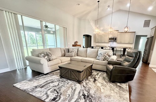 Ocala House | Elegant Ocala Oasis! n3bd/2ba home in desirable centrally located neighborhood!
