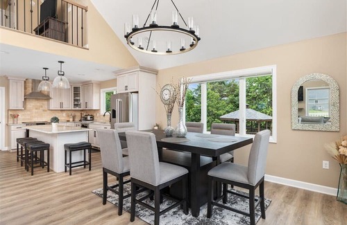 Stanley Ski Chalet | New! Sunset Mountain Retreat