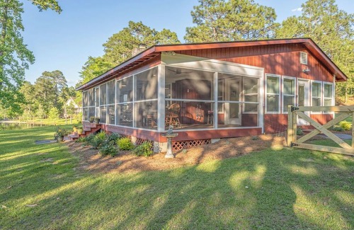 Spring Hill Cottage | Loch Haven on Harris -Vintage Lakefront Cottage on 20 Private Acres w/Pond