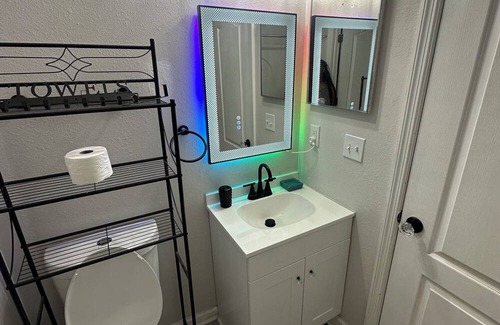 Westside House | Cozy room in brilliant Jacksonville with WiFi, AC