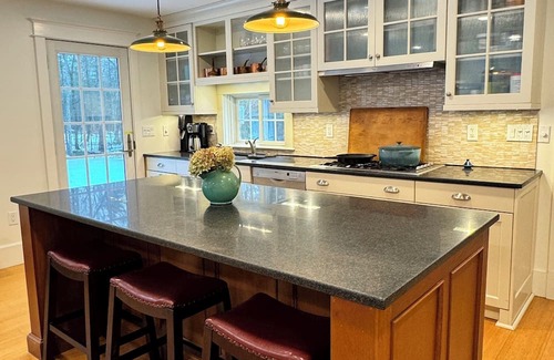 Stone Ridge House | Charming 3-bedroom farm house in peaceful Stone Ridge with Hot Tub & Bocce court