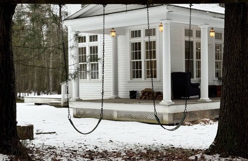 Stone Ridge House | Charming 3-bedroom farm house in peaceful Stone Ridge with Hot Tub & Bocce court