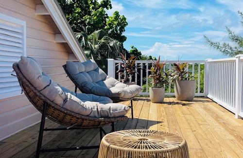 North Palmetto Point Cottage | CASA OM Charming Cottage Retreat in N. Palmetto Point w/roof deck & sea view
