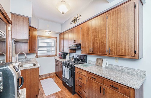 Racine House | Lake View Dreamscape – 1 Block from Lake, Dedicated Work Desk & Patio w/Fire Pit