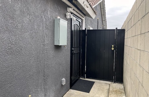 Oildale House | New ADU - Charming 1-bedroom house with AC, WiFi in fabulous Bakersfield