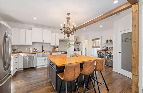North London Apartment | Cozy Luxe Apartment Near Western & St. Joseph’s