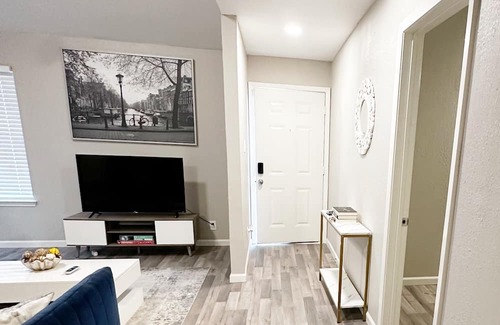 Fort Worth House | Ctrl+Alt +Relax - Cozy Work Stay house with WiFi, AC in Fort Worth