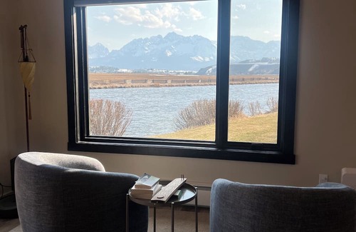 Stanley Cabin | A unique & tranquil newly renovated gem in the Sawtooths on the Salmon River