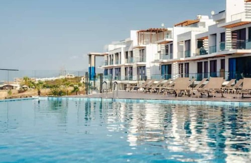 Bahceli Apartment | Cozy apartment right by the sea + infinity pool