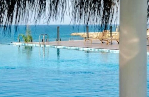 Bahceli Apartment | Cozy apartment right by the sea + infinity pool