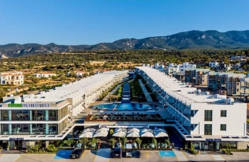 Bahceli Apartment | Modern studio: Relaxation with pool & sea view