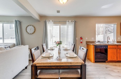 Green Valley Ranch House | Golf, Hike, Explore & More: Cozy Retreat in Denver